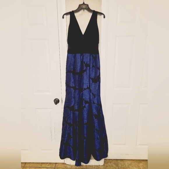 Xscape Dress. - Picture 4 of 5